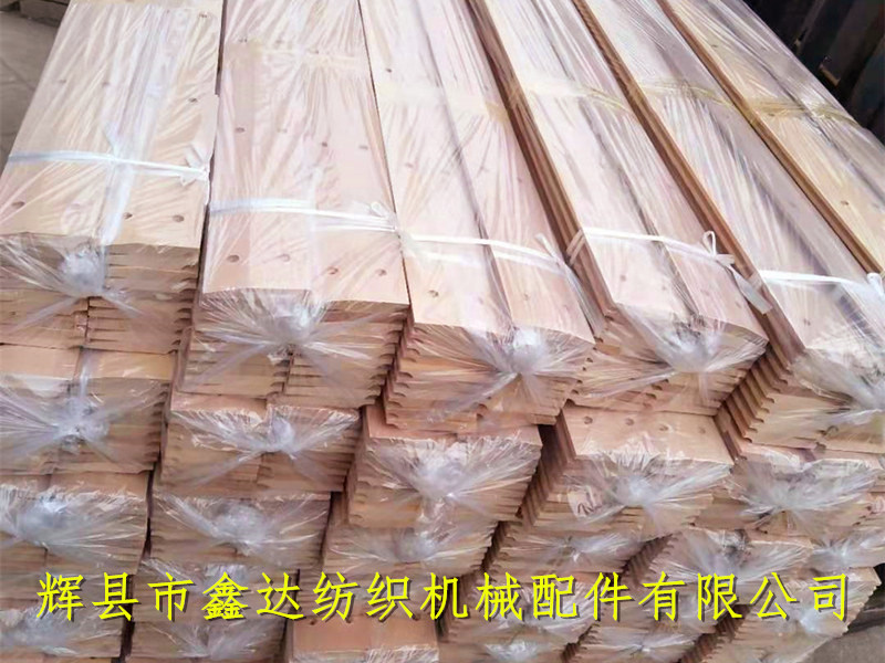 Shuttle board for textile wood equipment