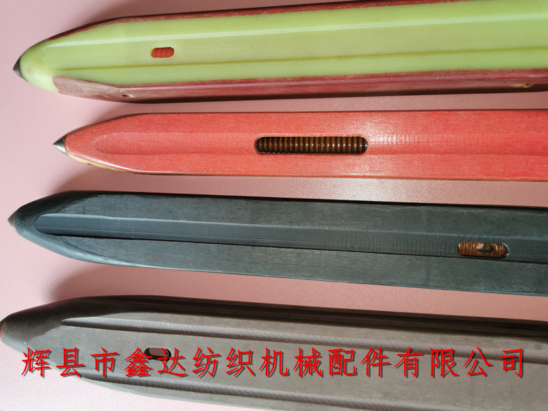 Coreless shuttle for silk loom