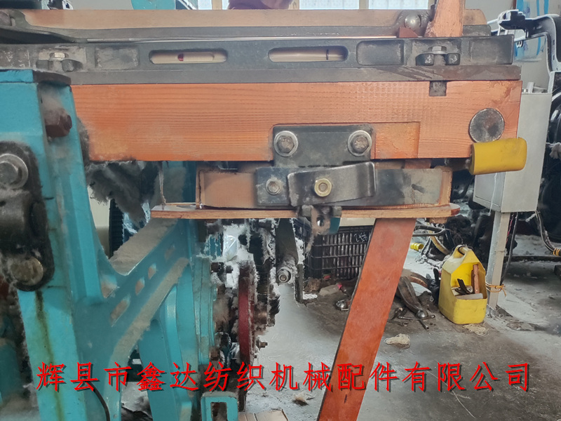 織布機雙眼梭箱結構