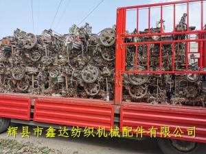 44寸全自動織布機設(shè)備裝車